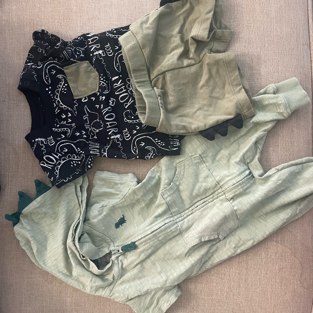 Dinosaur Themed Baby Outfit Set